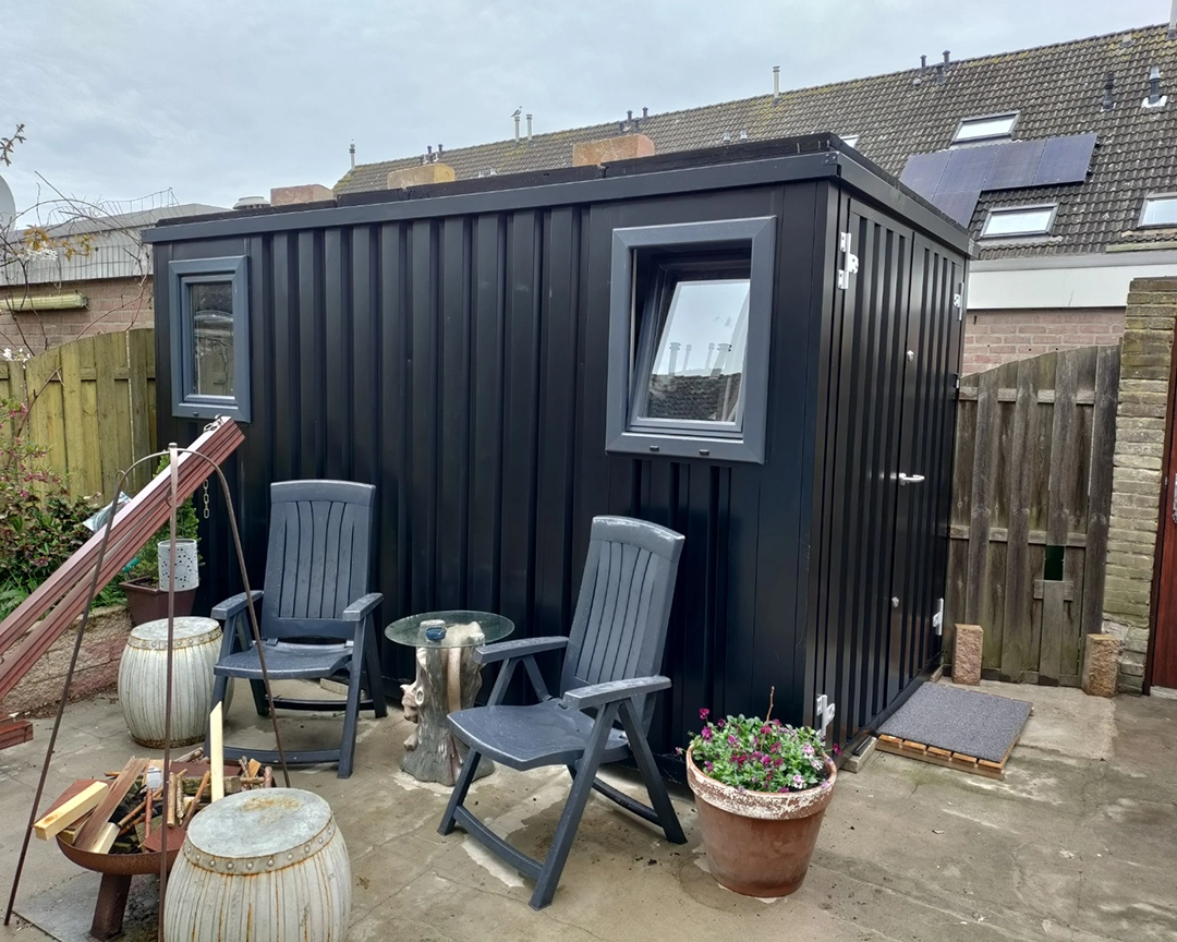 Conteneur avec fenêtres 4 x 2 mètres – avec double porte (grand côté)