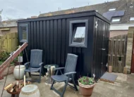 Conteneur avec fenêtres 3 x 2 mètres – avec double porte (grand côté)