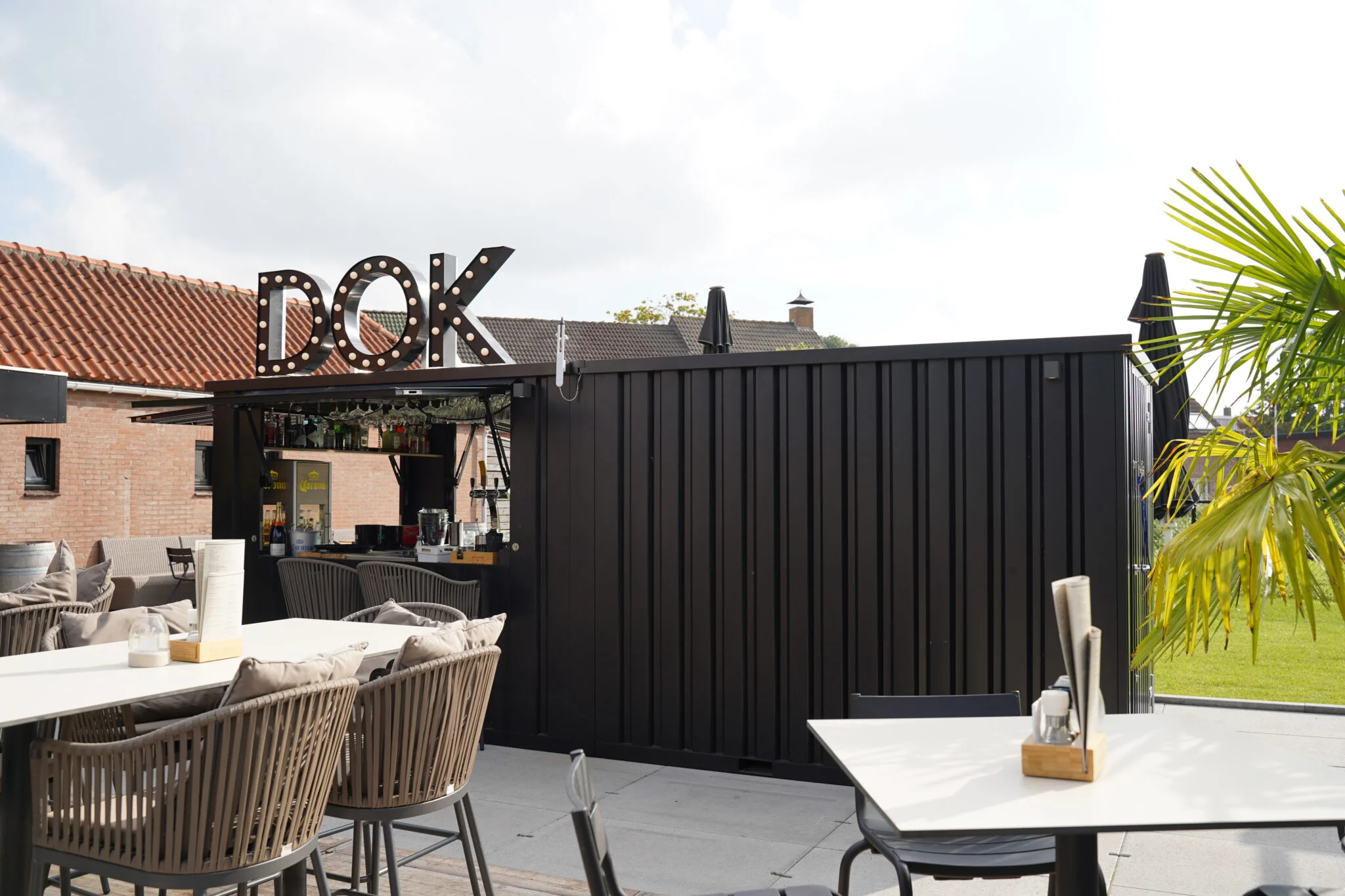 Conteneur Bar Démontable 6×2 mètres XL Bleu RAL 5015